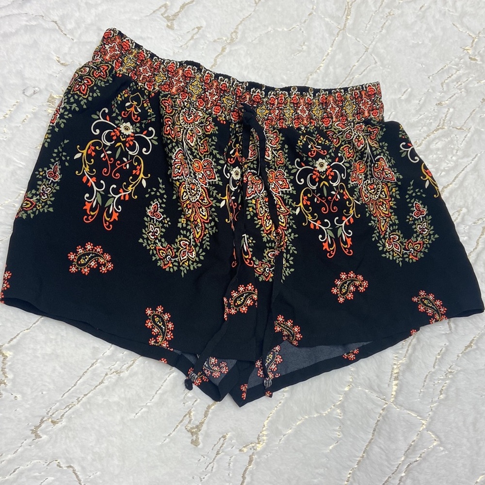 Bebop short, women's M, folral print, pull on elastic waist band,100% polyester